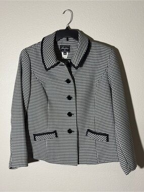 Sweet Suit women Houndstooth Tailored Blazer in Black & White
